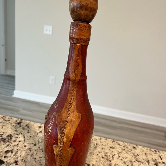 Italian Leather wrapped wine bottle - Picture 3 of 5